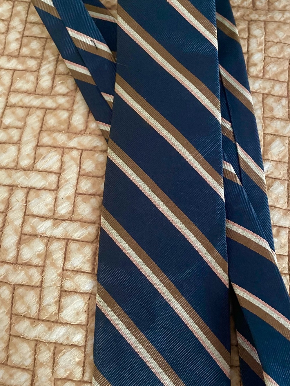 RALPH LAUREN 
POLO
Navy Tie with Brown and Cream Diagonal Stripes